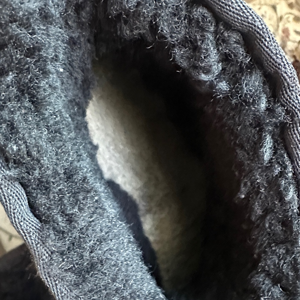 UGG Classic Mini Boots Black Women’s Size 8 Shearling Lined - Picture 13 of 16